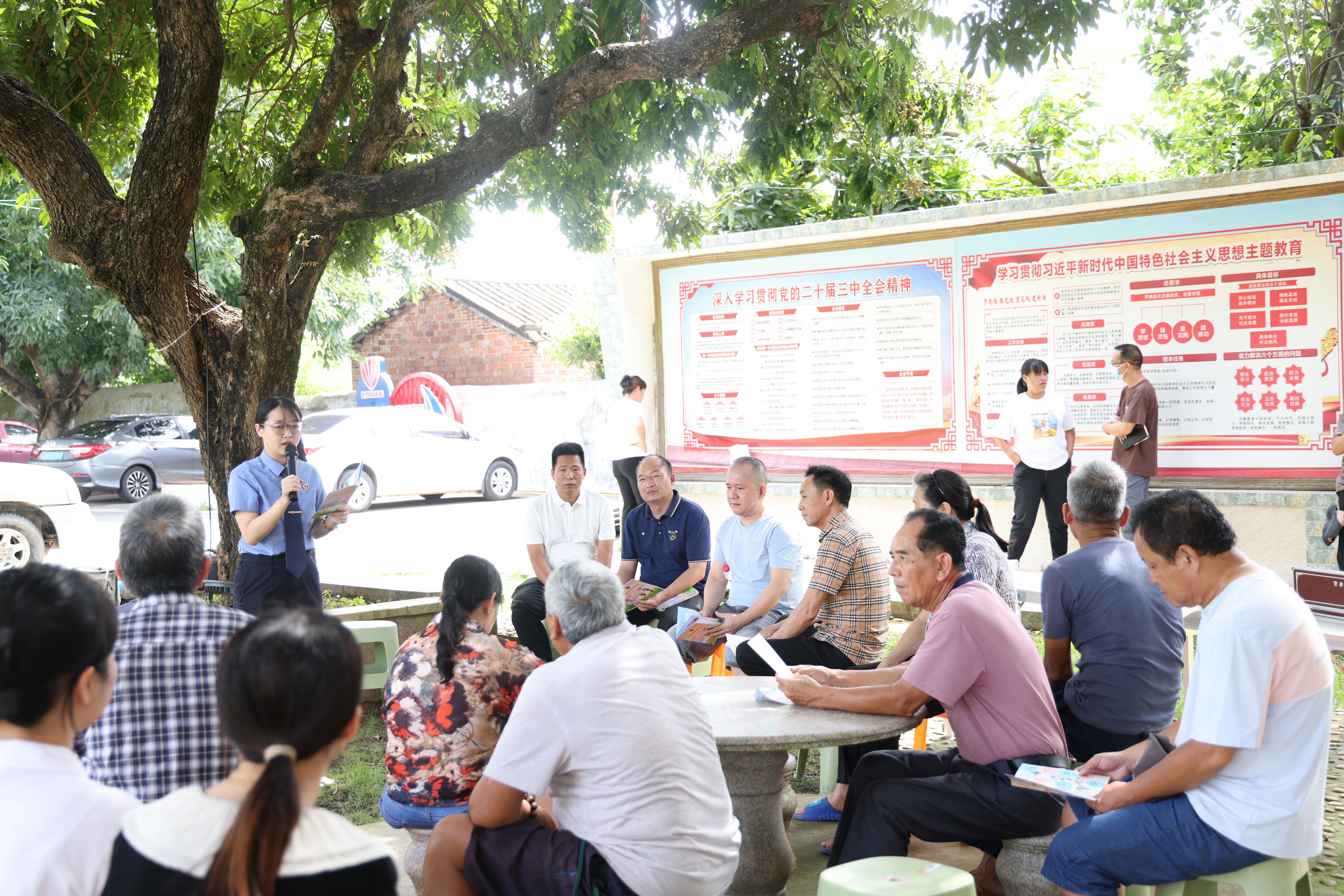 电白区检察院专项开展防性侵普法宣传进镇街活动
